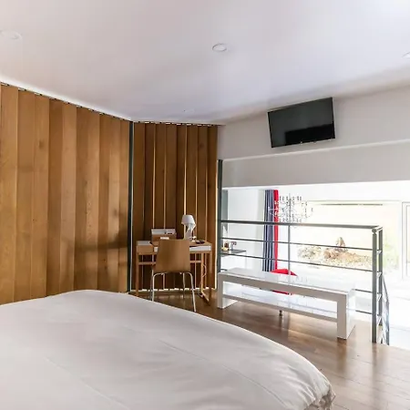 In Marais Elegant Flat In Old Bed & Breakfast Paris